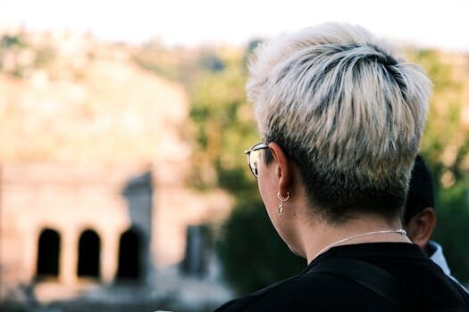 10 cortes de pelo corto actuales que favorecen a mujeres de 50 años