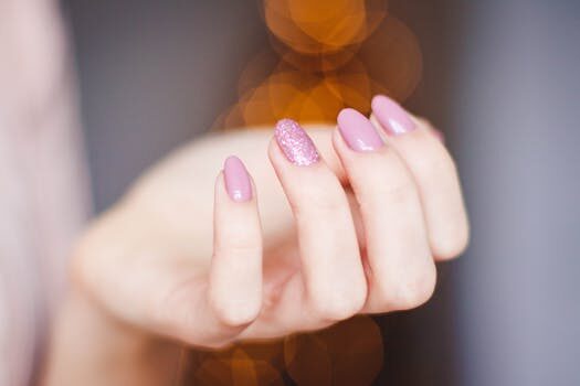 Uñas verano 2025: las 15 tendencias en colores y diseños que arrasan esta temporada